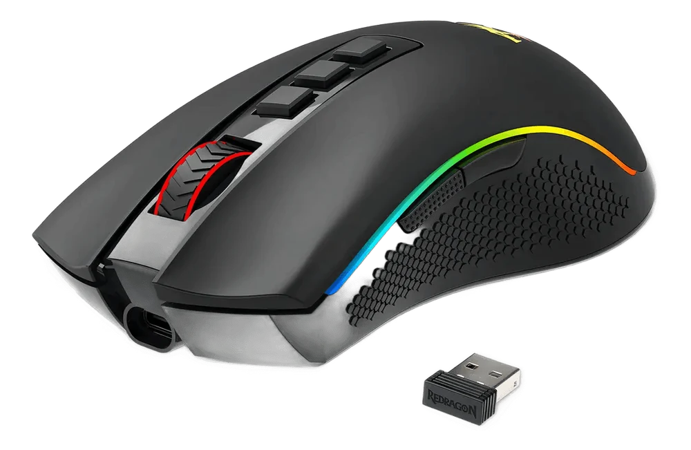 Redragon Cobra Pro em ângulo 3/4 — botões laterais e scroll visíveis